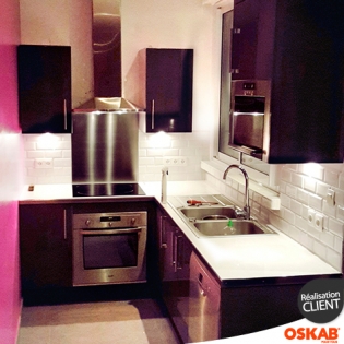 petite cuisine colorée moderne brillante aubergine  oskab